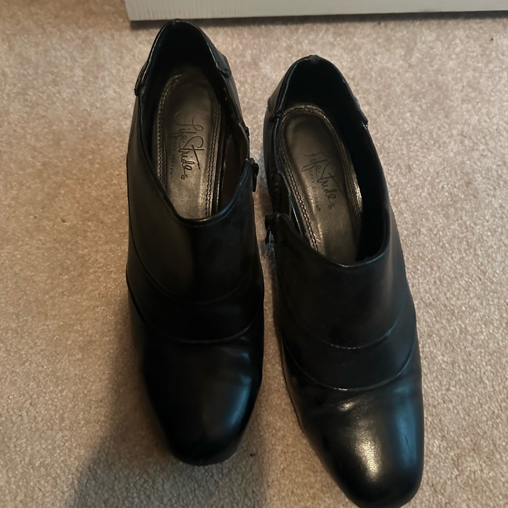 Women’s boots size 8 1/2